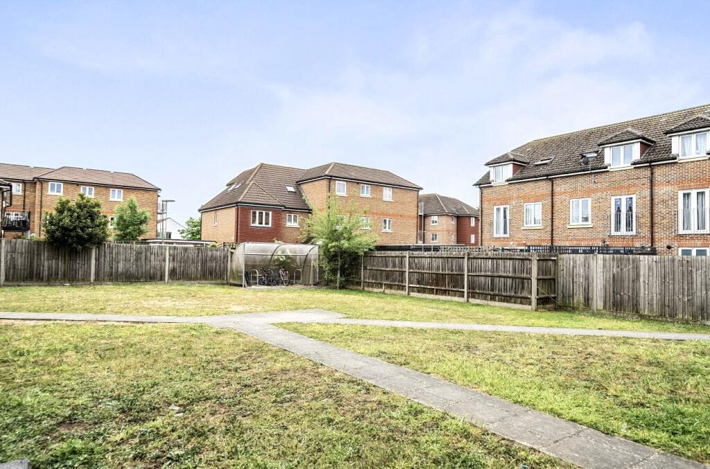 Oakbank Avenue, Walton On Thames, KT12 - View 4