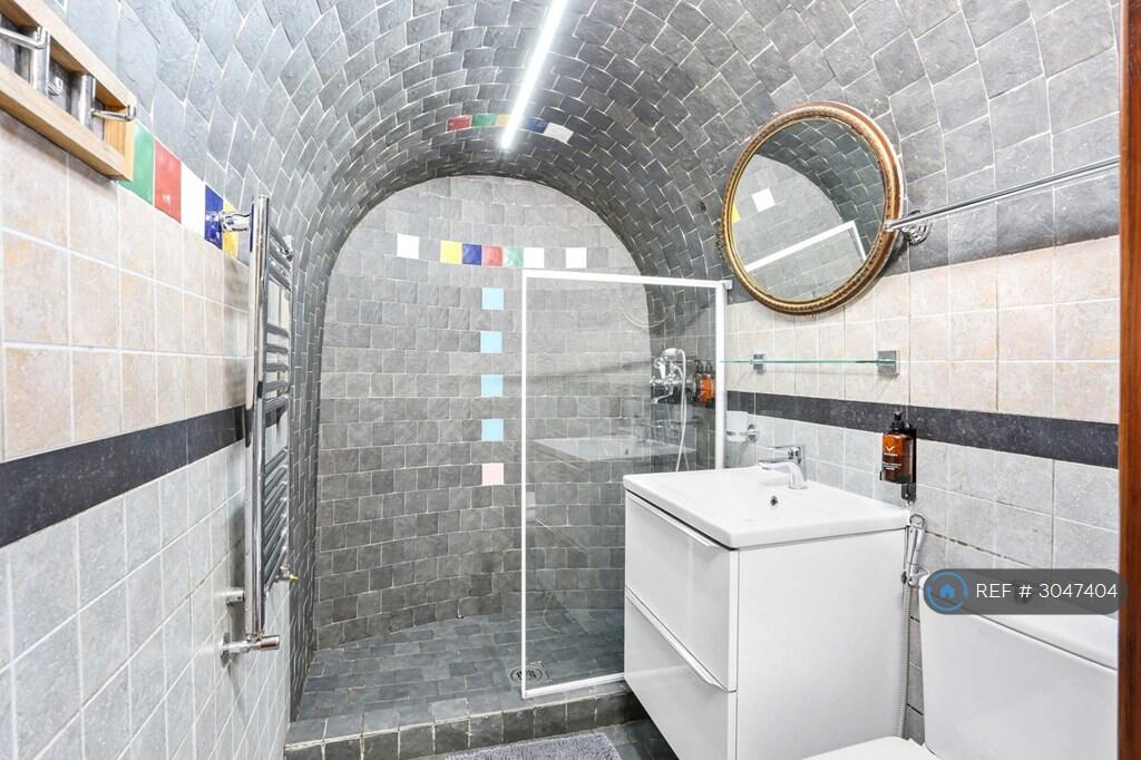 Apartment in London, Paddington - View 3