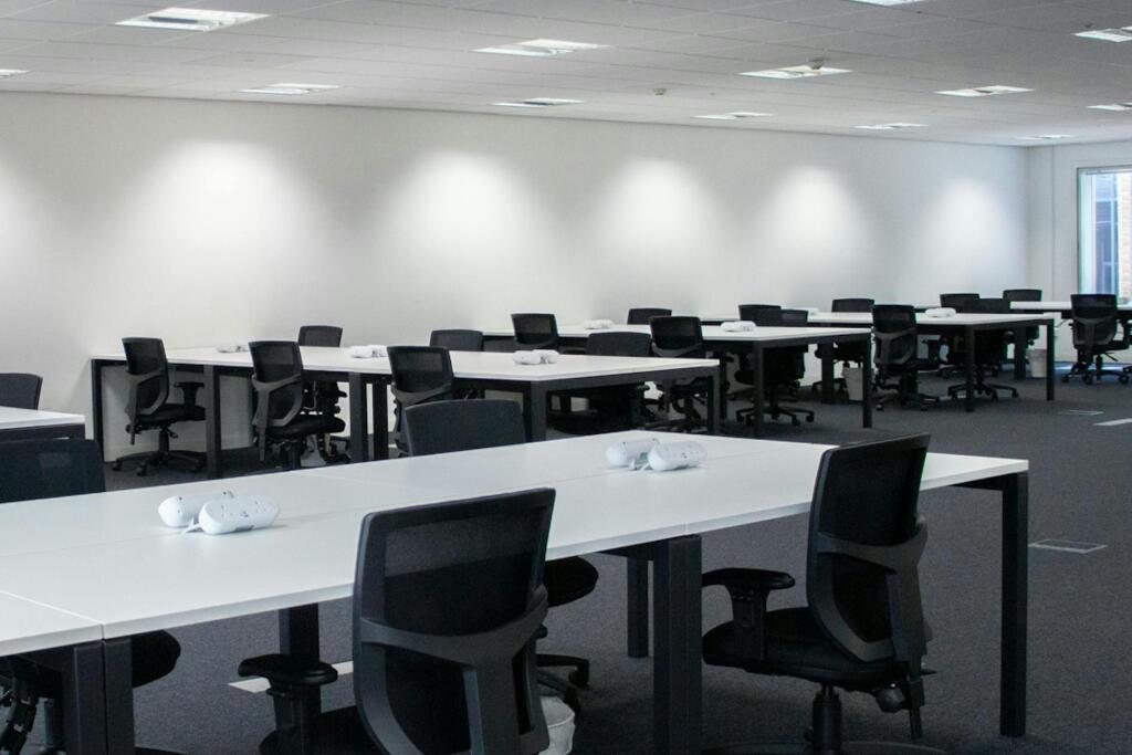 bdb c8a4f62cadaa74ab5pwoffice2.jpg
