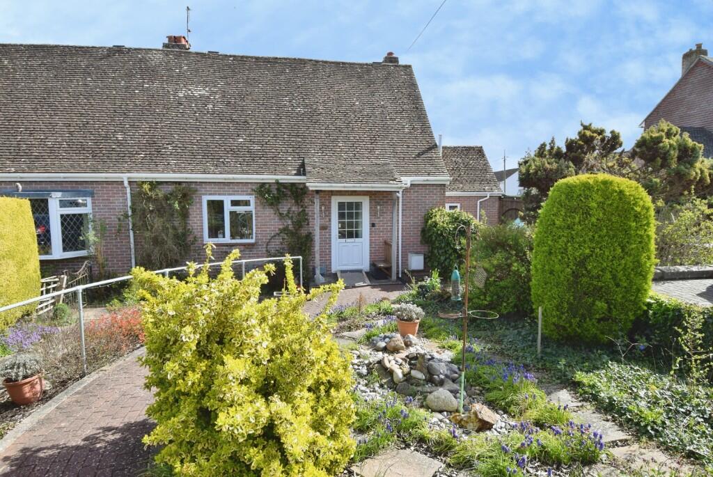 2-bed house on Meads Road, Durrington SP4 8BG, £350,000