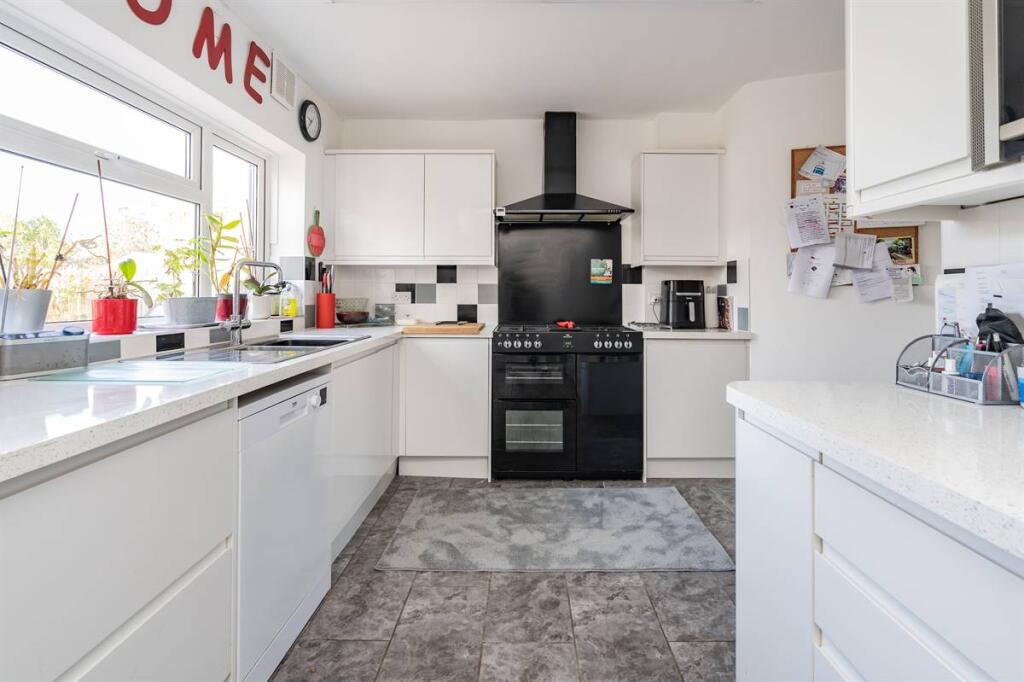 Maydowns Road, Chestfield, Whitstable photo 4