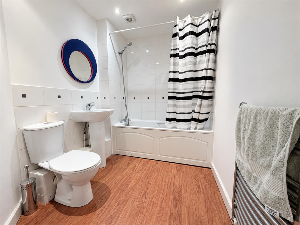 Apartment in London - More