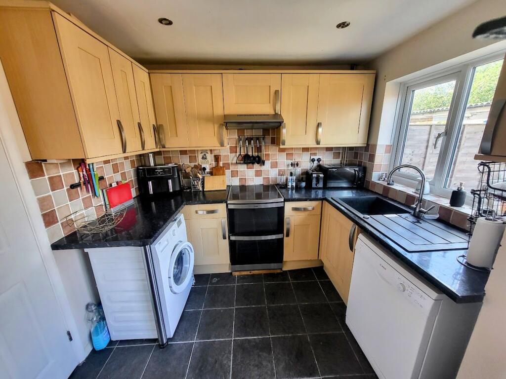 Carroll Close, Newport Pagnell photo 3