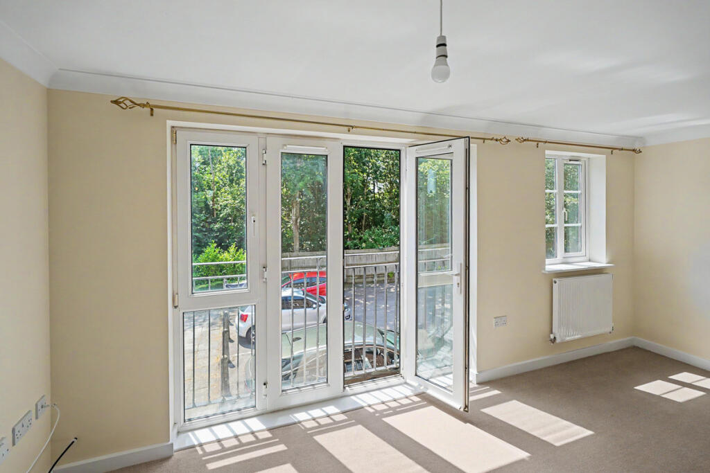 Apartment in Northampton, Grange Park - View 4