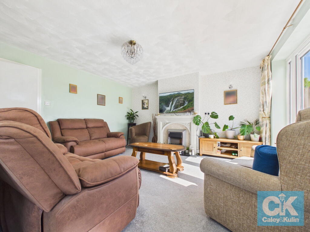 Grange Crescent, Penkridge, Staffordshire, ST19 5LU photo 4