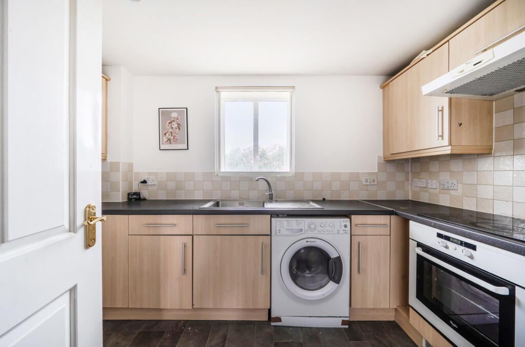 Apartment in Swindon, Central Swindon North - More