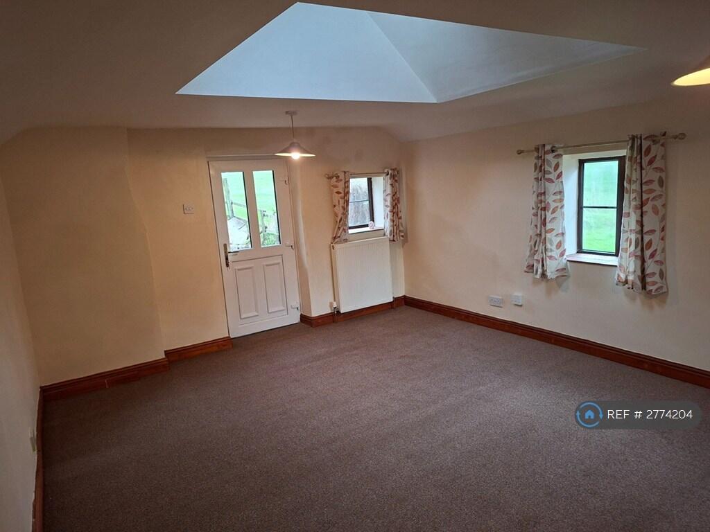 House in Staffordshire Moorlands, Heaton - More