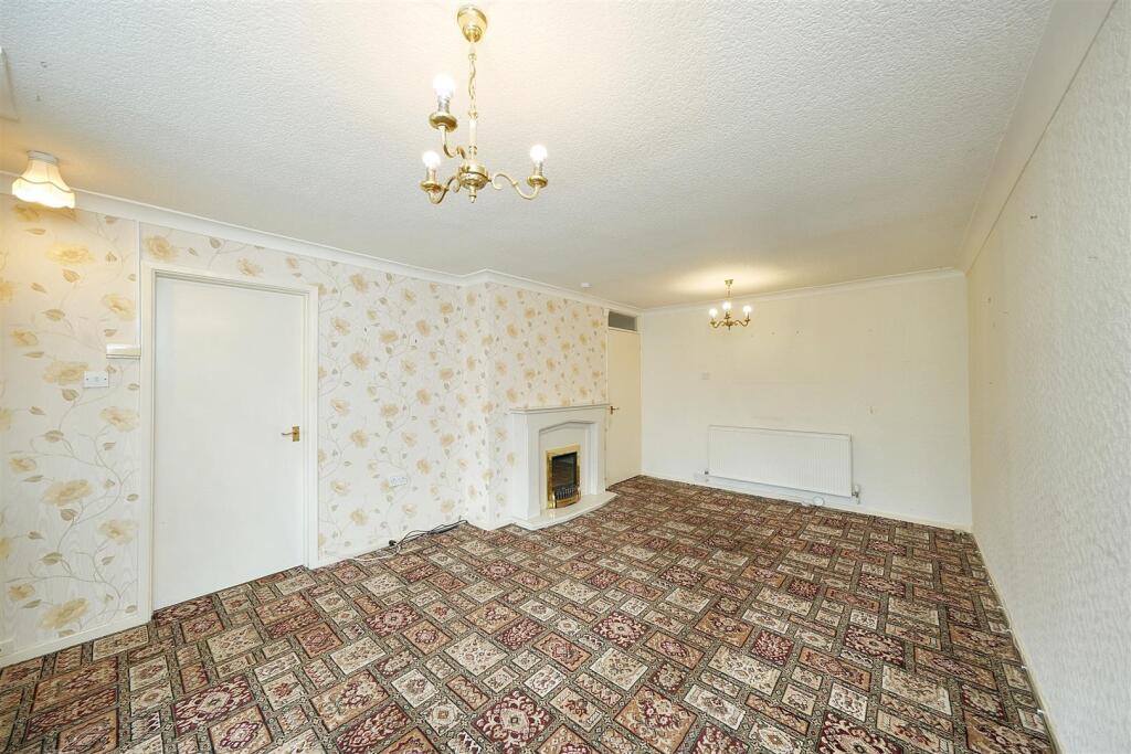 Greenfields Road, Wombourne, Wolverhampton photo 3