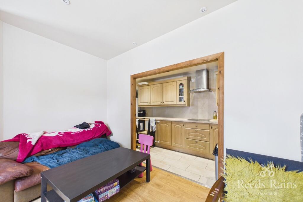 Bradford Road, Batley, West Yorkshire, WF17 photo 2