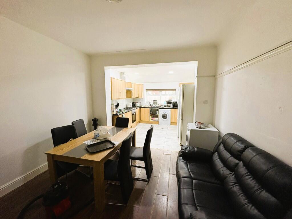 Main image of property: Beeston Road, Dunkirk, NG7