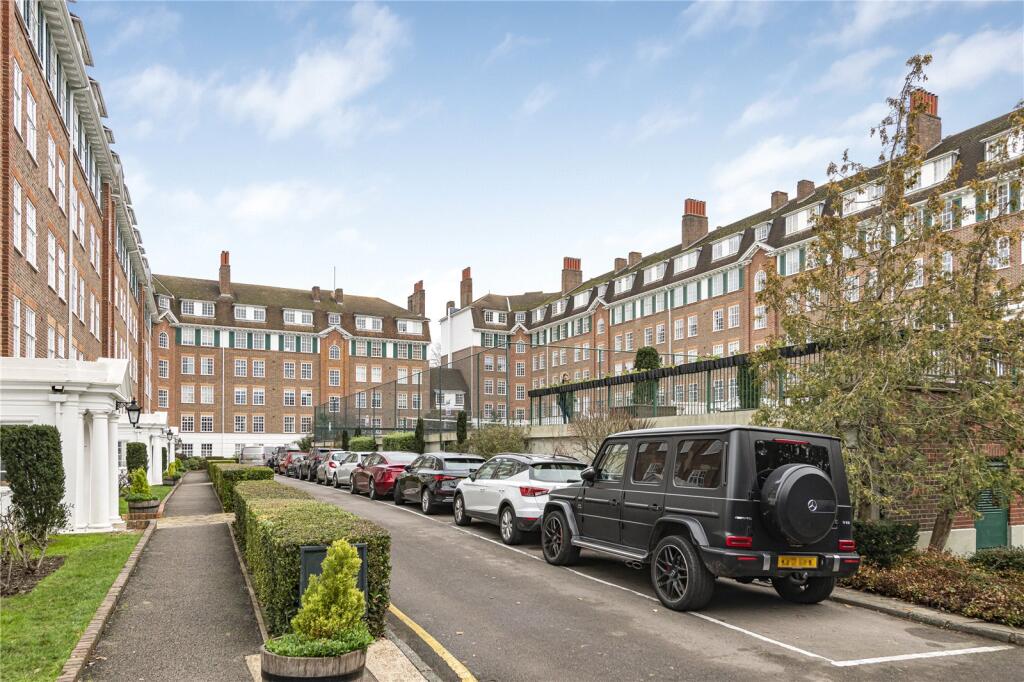 3-bed flat on Richmond Hill Court, Richmond, TW10, £800,000