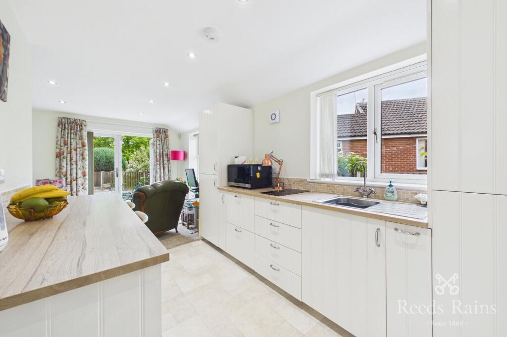 Lyndale Drive, Wrenthorpe, Wakefield, West Yorkshire, WF2 photo 4