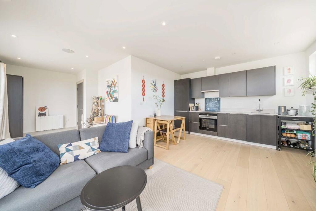 Apartment in Kingston upon Thames - View 5