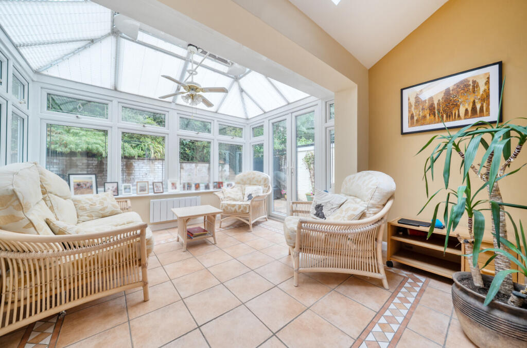 House in Surrey Heath, Surrey - View 5