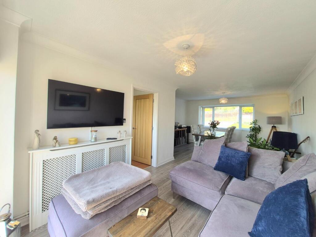 House in Northamptonshire NN6, Earls Barton - More