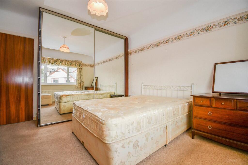 Apartment in West Kirby, Grange - More