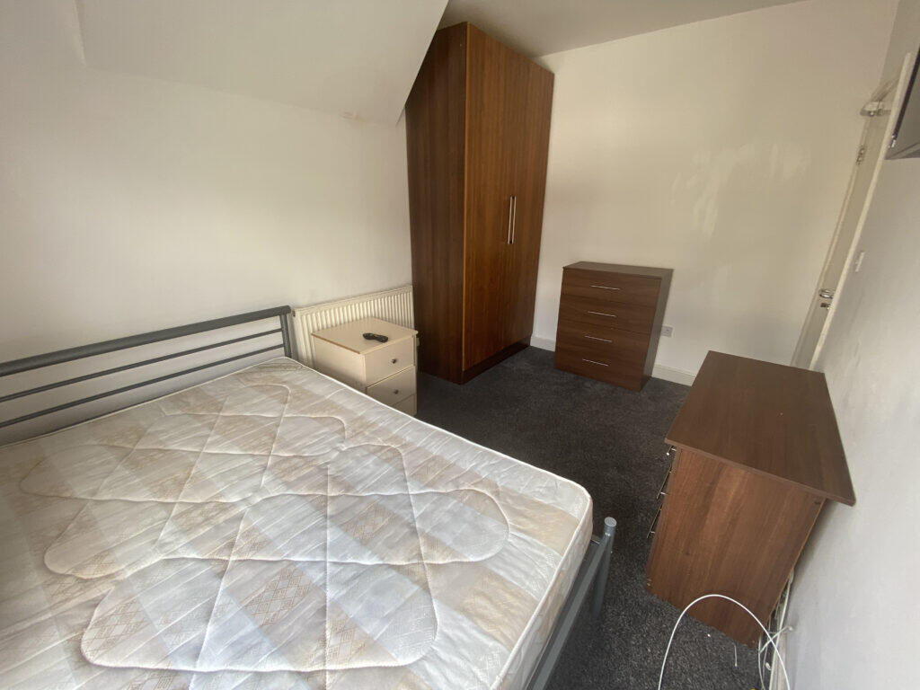 6 bedroom terraced house for rent