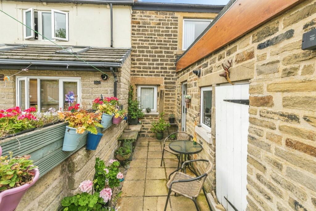 Main image of property: Carlinghow Lane, Batley