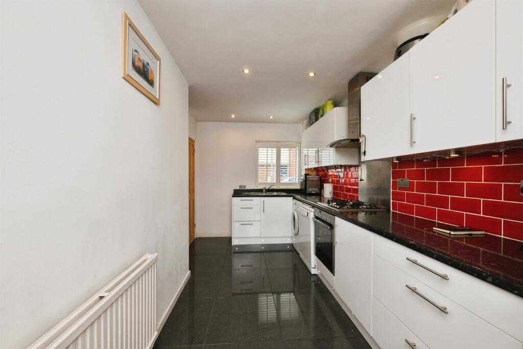 House in Harlow, Brays Grove - More