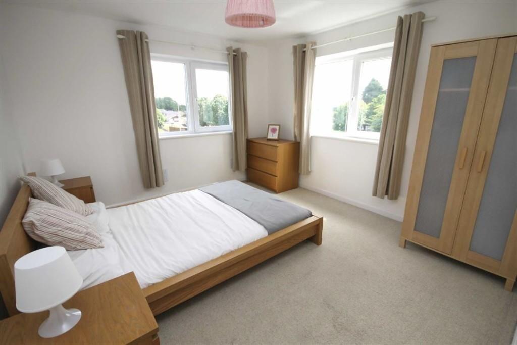 6 bedroom town house for rent