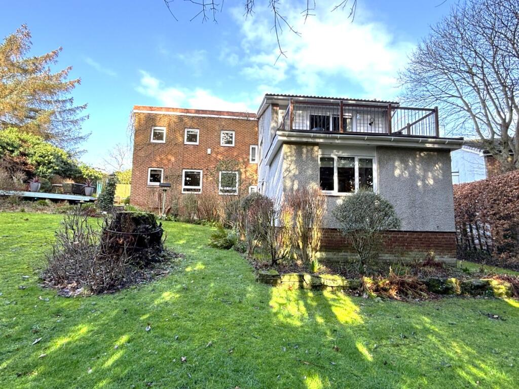 Main image of property: 22 Broomhead Park, Dunfermline