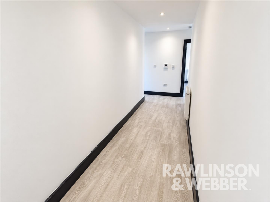 Apartment in Kingston upon Thames - View 3
