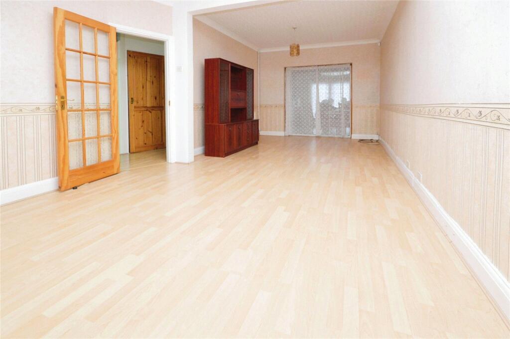 Hinton Avenue, Hounslow, TW4 photo 3