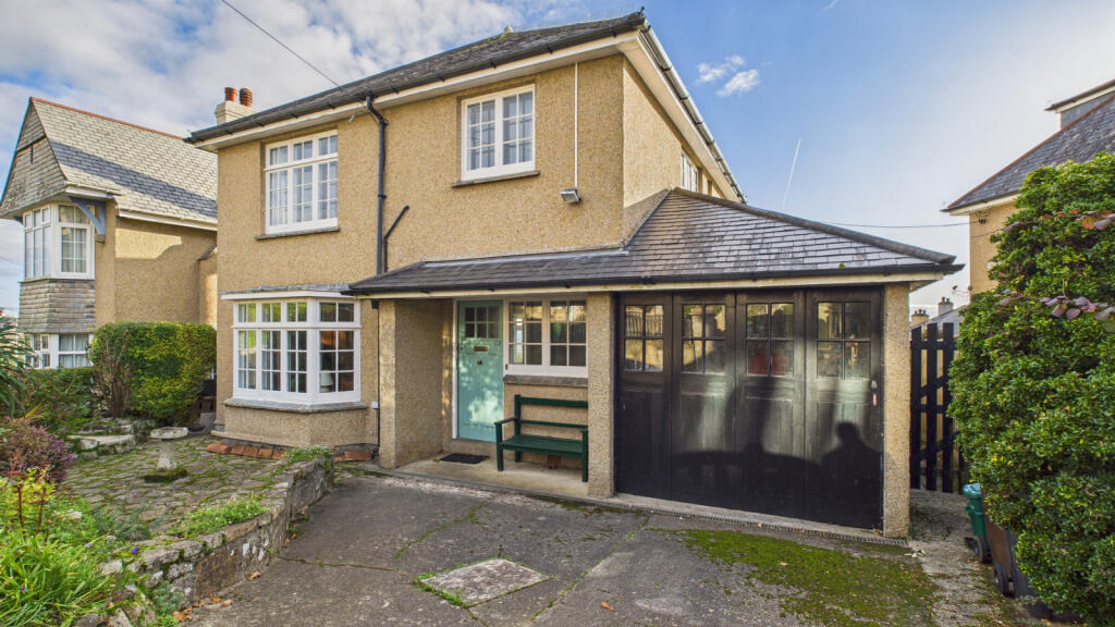 Main image of property: Lariggan Crescent, Penzance, TR18 4NH