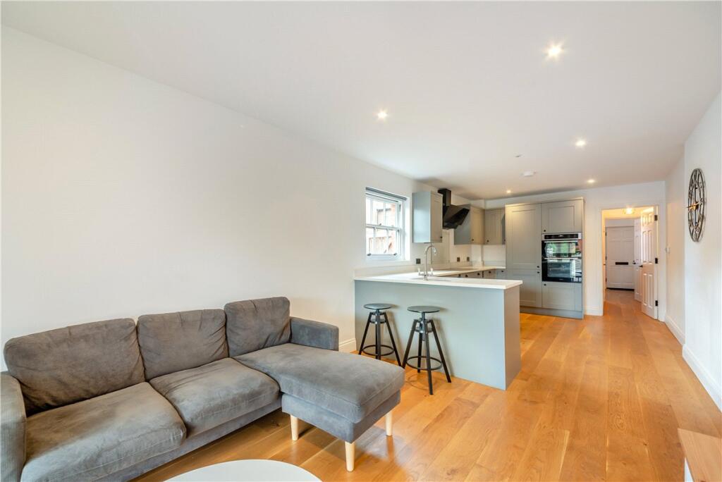 House in Winchester, Hampshire - View 5