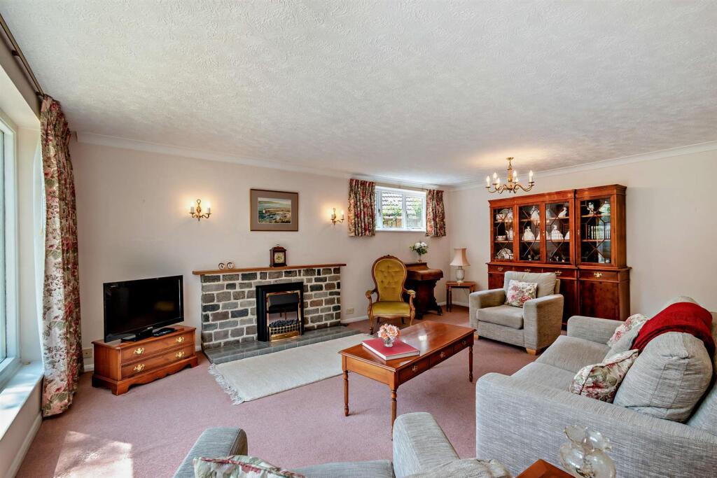 House in Maidstone, Bearsted - View 4