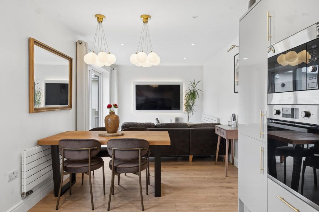 House in Hemel Hempstead - More