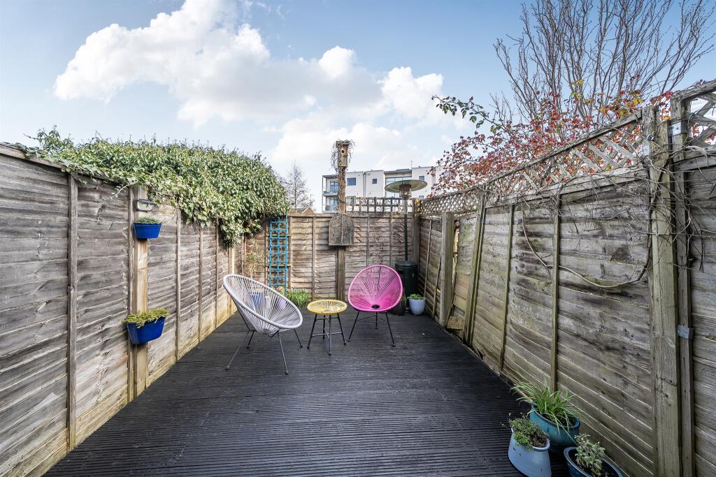 Apartment in London - More