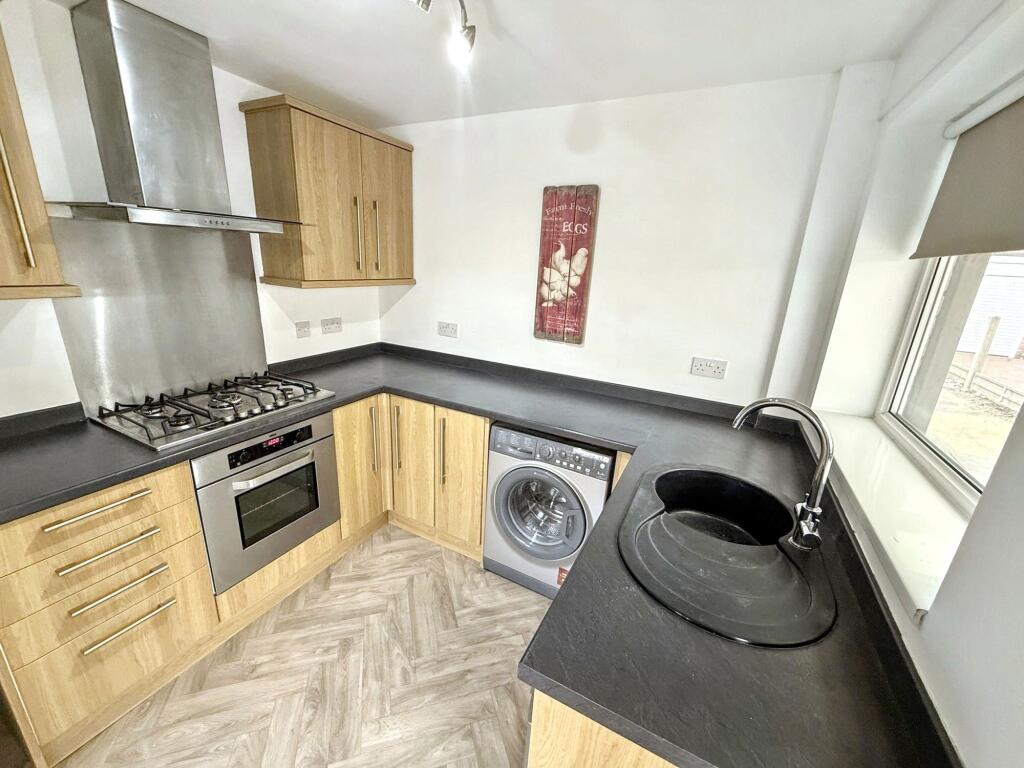 Tollerton Close, Whitehouse Farm, Stockton-on-Tees, Durham, TS19 0QX photo 4