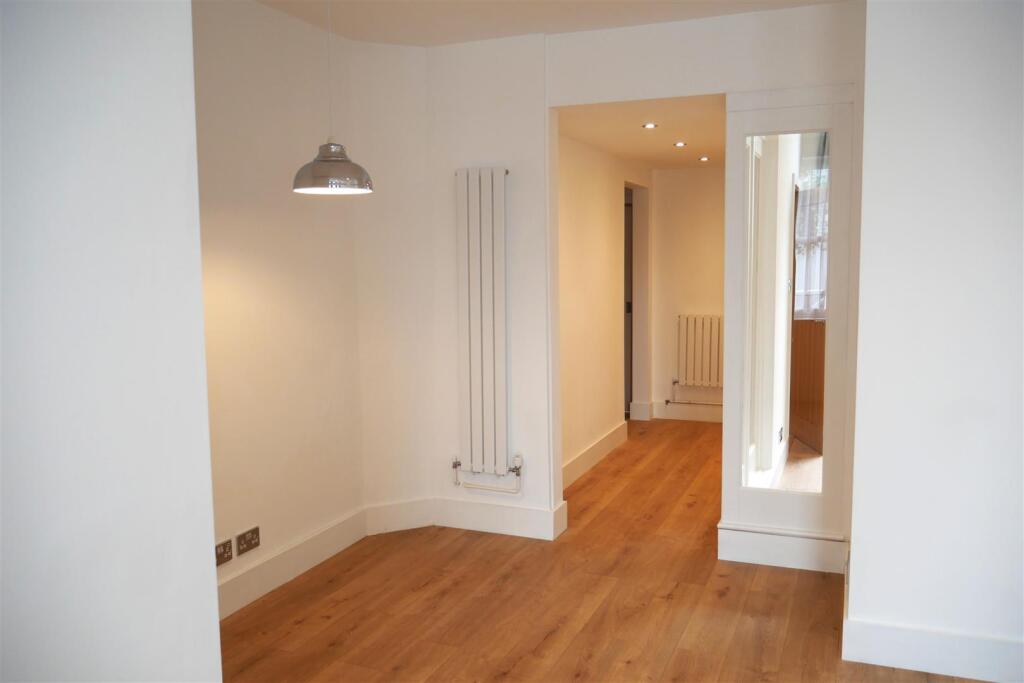 Apartment in Hove, Brunswick - View 4