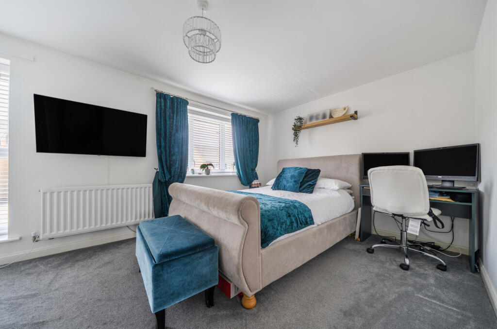 House in Basingstoke and Deane, Rooksdown - View 4