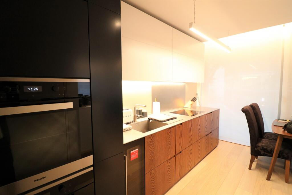 Apartment in London, West Smithfield, City of London - View 3