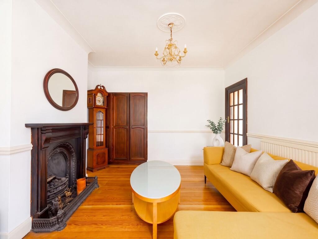 House in London - View 5
