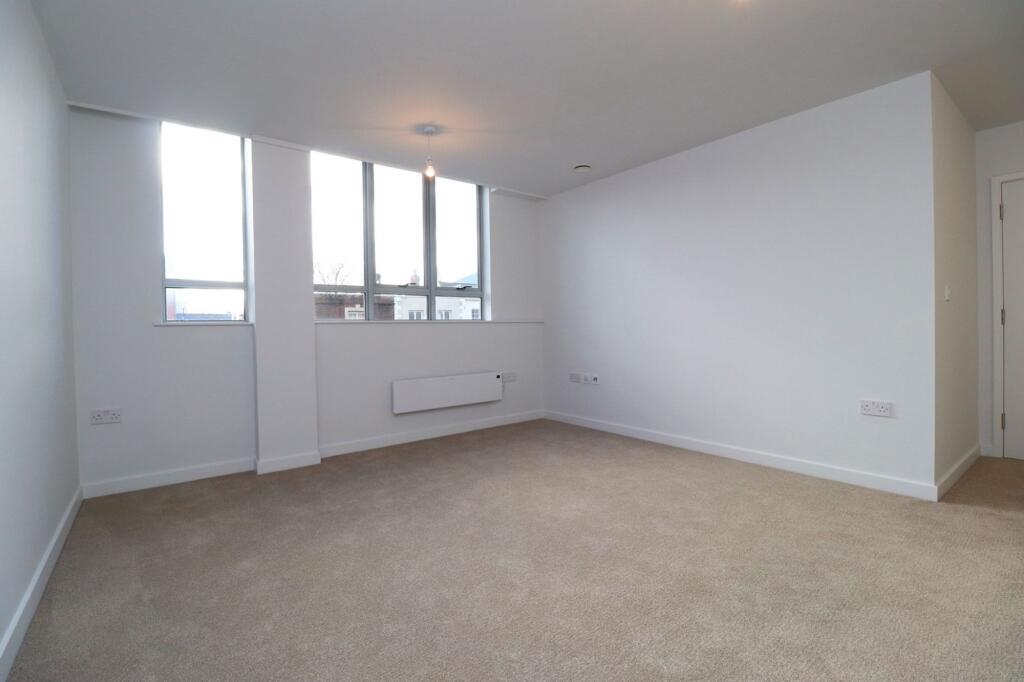 Apartment in Gloucester - View 4