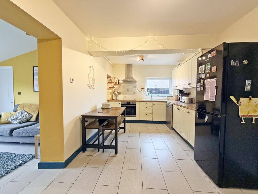 3, Heol Pen-y-parc, Llantrisant, Pontyclun, Rhondda Cynon Taff. CF72 8DN photo 3