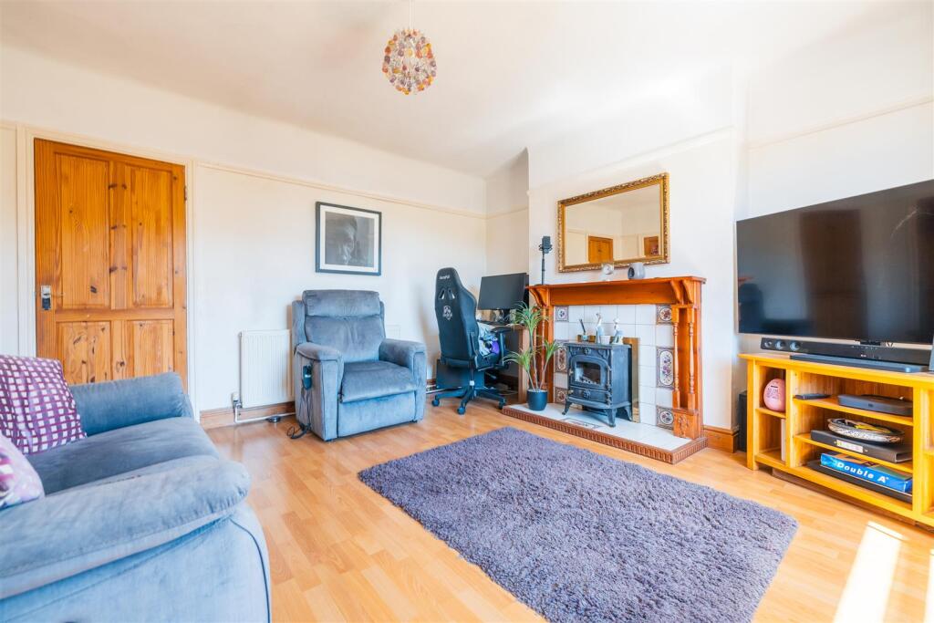 Marshlands Road, Little Neston, Cheshire photo 3