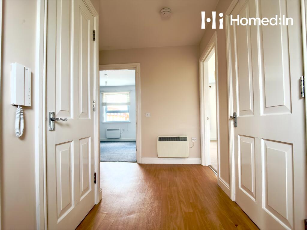 Apartment in Redhill - View 3