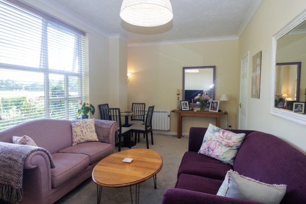 Apartment in Yeovil, Barwick - View 4