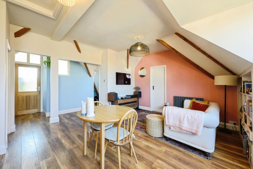 Apartment in Croydon - View 5