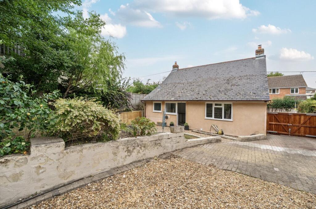 Main image of property: 32 Andover Road, Ludgershall, Andover, SP11 9LZ