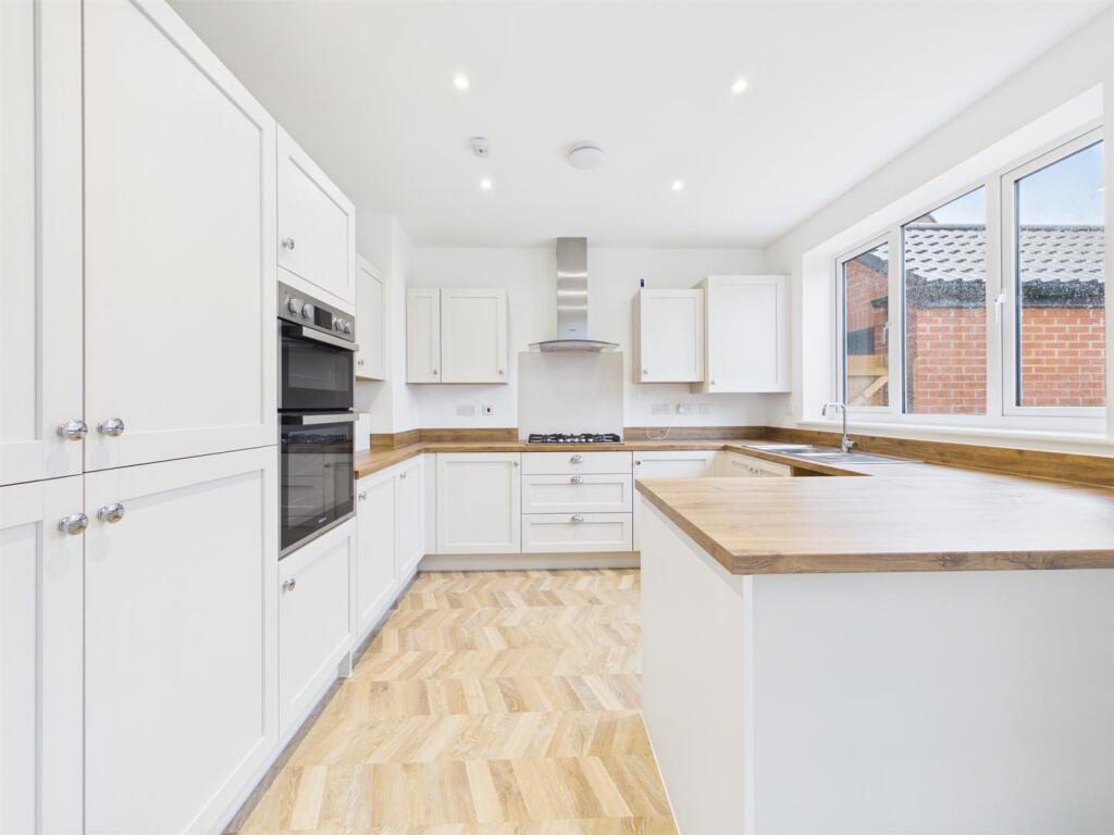 House in Tewkesbury, Down Hatherley - View 2