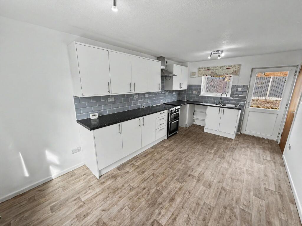 Queensway, Tiverton, EX16 photo 2