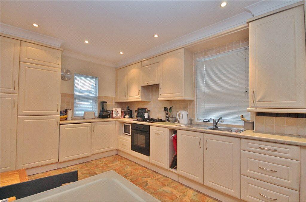 Apartment in Spelthorne, Surrey - View 2