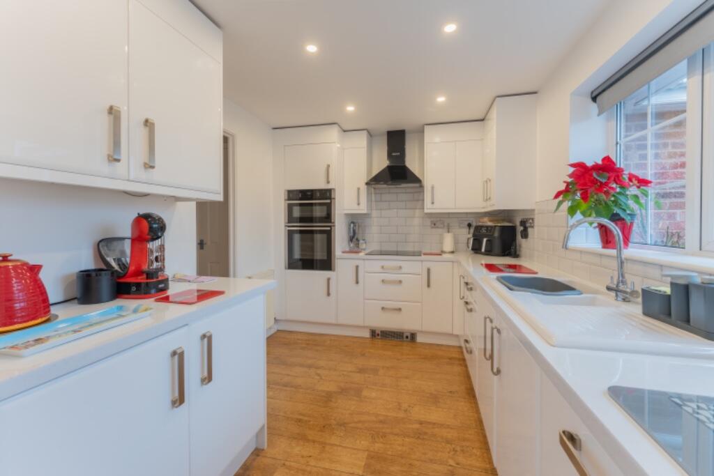 House in Wirral, Liverpool City Region - View 4
