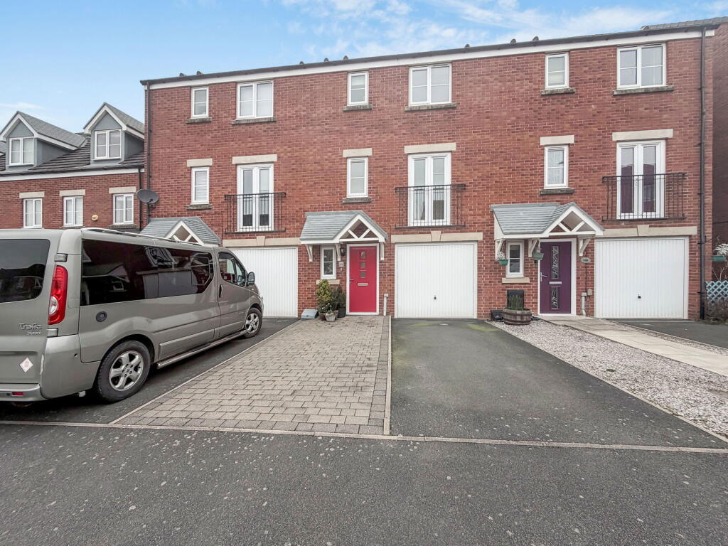 4-bed house on 143, Glaramara Drive, Carlisle, CA2 6QW, £250,000