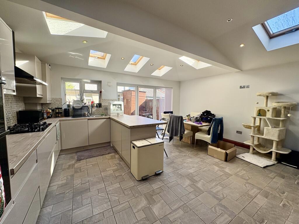 Apartment in Harrow - More